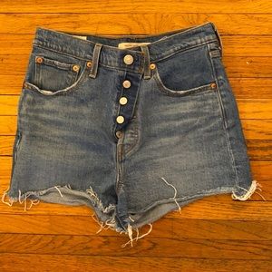 Levi’s Ribcage Jean Short